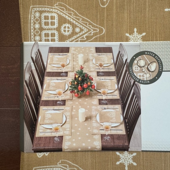 Gingerbread Houses Table Linen Set - Placemats, Napkin & Runner! - Picture 4 of 6